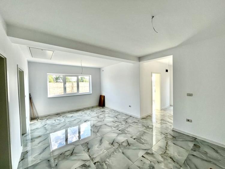 Duplex cu 3 camere cu Canalizare în Moșnița Veche