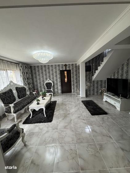 Casă cu 4 camere cu Teren 450 Mp în Vadu Pașii