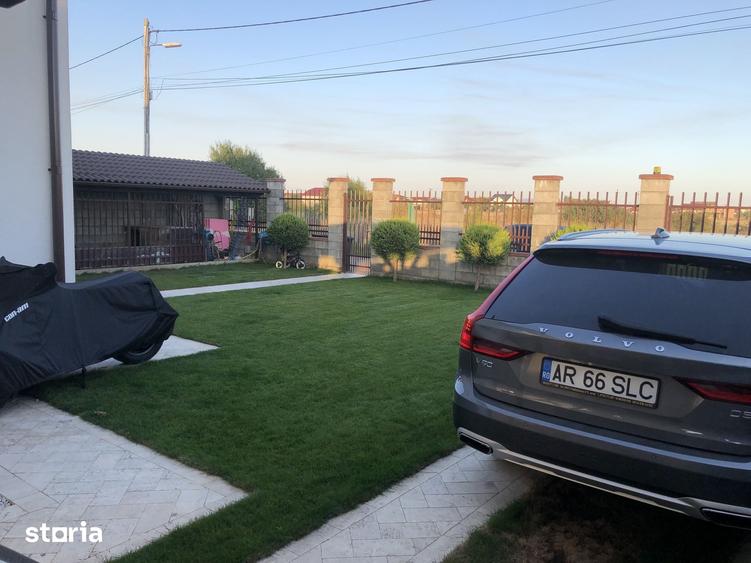 Casă cu 5 camere cu Teren 420 Mp în Vladimirescu
