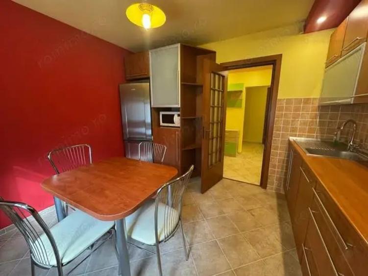 Apartament cu 3 camere decomandat în Decebal