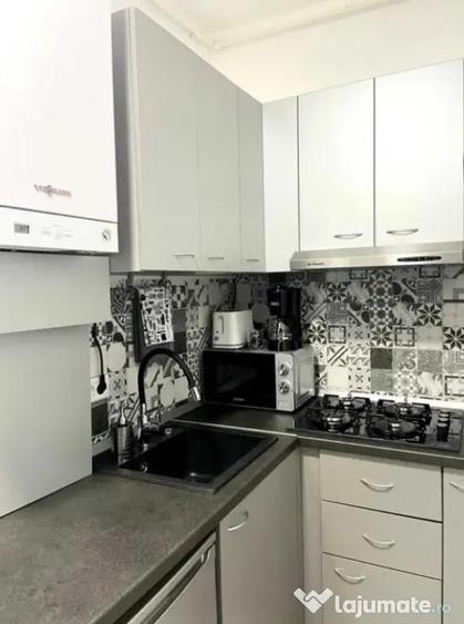 Apartament cu 2 camere semidecomandat, mobilat în Centrul Istoric