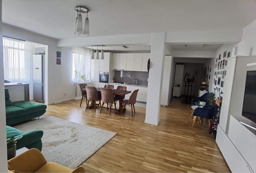 Apartament cu 3 camere decomandat în Sfântu Ilie