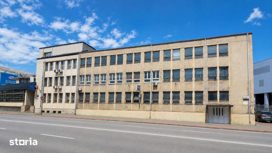Spațiu comercial, de 1,000 mp, în Central