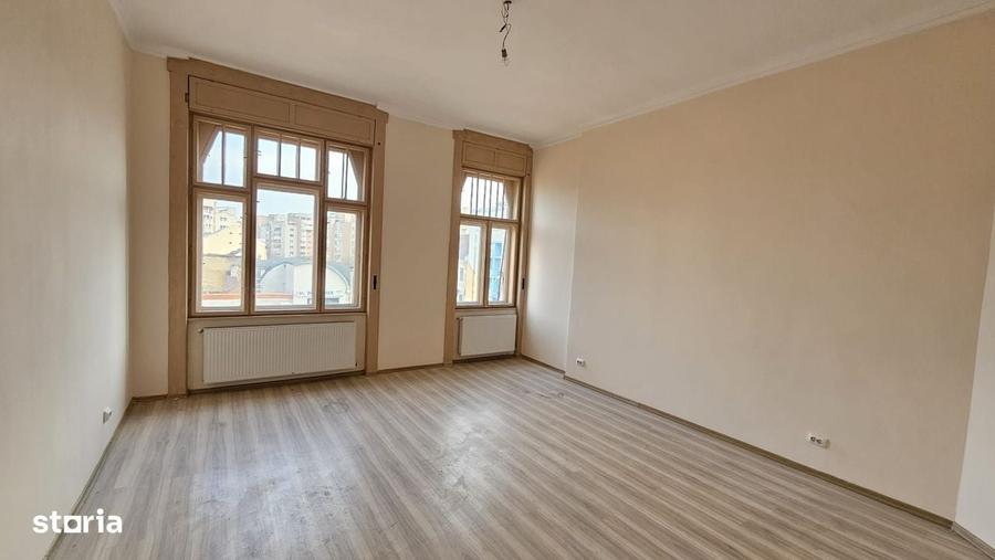 Apartament cu 4 camere în Central