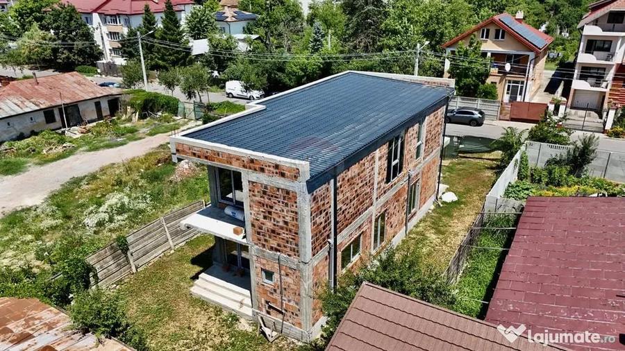 Casă cu 5 camere cu Teren 400 Mp în Central