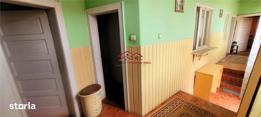 Casă cu 4 camere cu Canalizare în Rășinari
