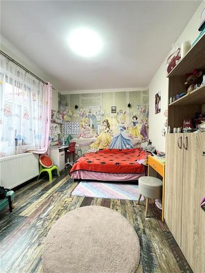Casă individuală cu 4 camere cu Canalizare în Poiana