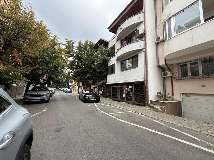 Apartament cu 4 camere decomandat, mobilat în Dorobanți