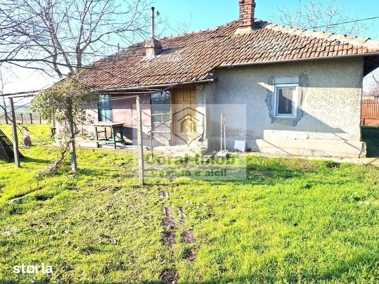 Casă cu 2 camere cu Teren 2016 Mp în Traian