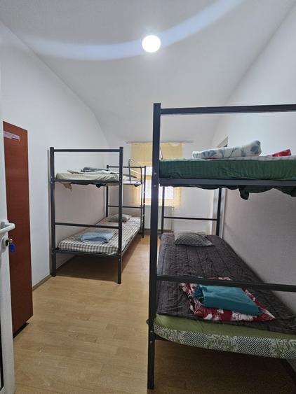 Casă individuală cu 8 camere cu Canalizare în Simeria