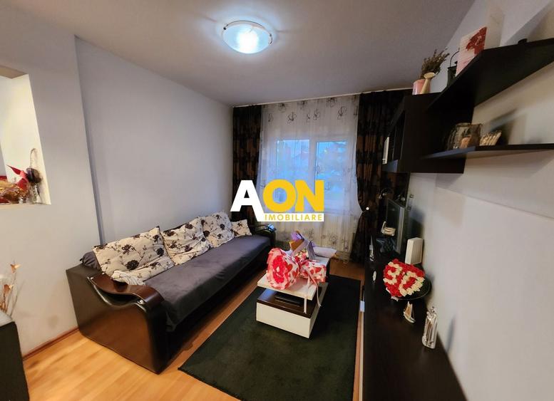 Apartament cu 4 camere decomandat în Cetate