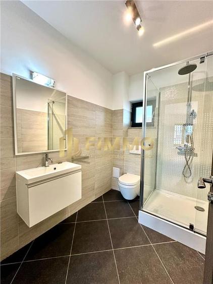 Duplex cu 4 camere cu Canalizare în Est
