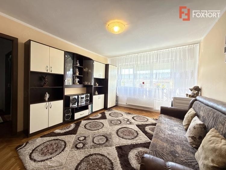 Apartament cu 4 camere semidecomandat în Cetății