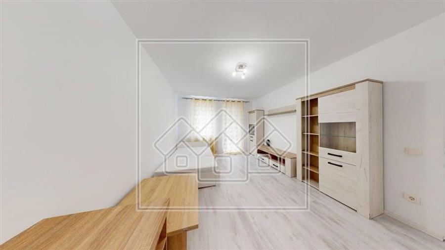 Apartament mobilat modern, 2 camere, gradina - 1