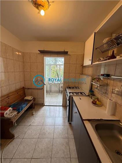 Apartament cu 3 camere decomandat în Mihai Bravu