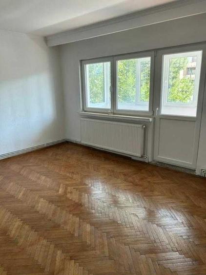 Apartament cu 3 camere decomandat în Zăvoi