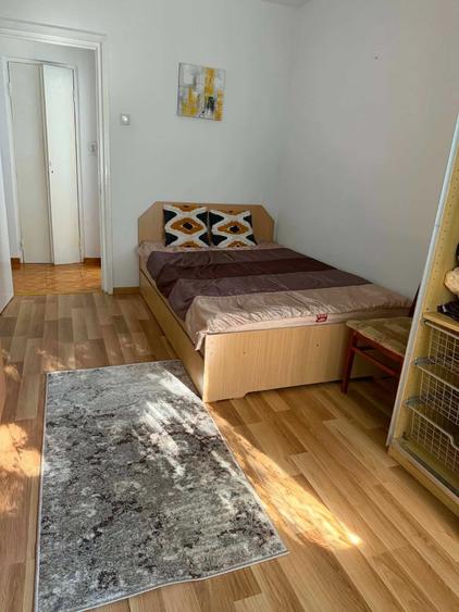 Apartament cu 3 camere decomandat în Exterior Vest