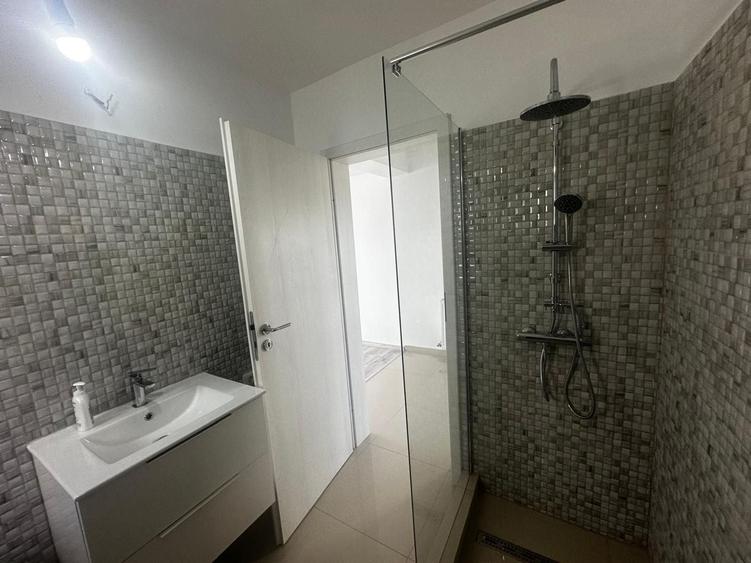 Casă individuală cu 3 camere cu Canalizare în Central