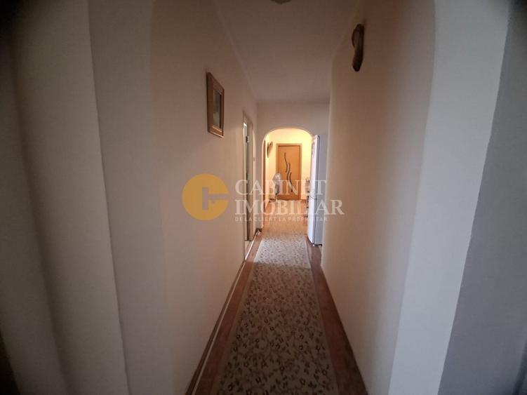 Apartament cu 4 camere decomandat, mobilat în Mircea cel Bătrân