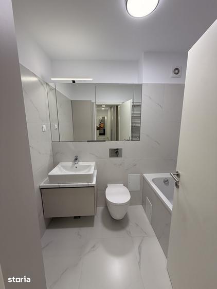 Apartament cu 3 camere decomandat în Tractorul