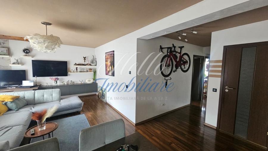 Apartament cu 3 camere semidecomandat în Florești