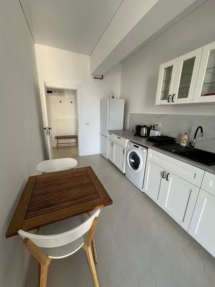 Apartament cu 2 camere decomandat, mobilat în Far