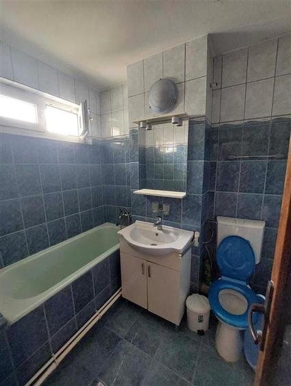 Apartament cu 2 camere semidecomandat în Podu Roș