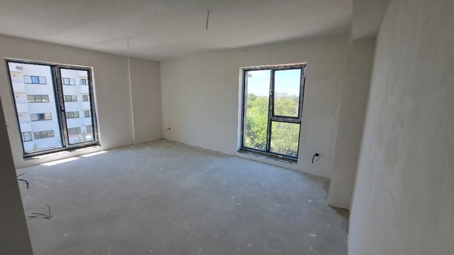 Apartament cu 3 camere decomandat în Jiului