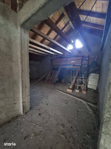 Casă cu 7 camere cu Teren 1118 Mp în Central