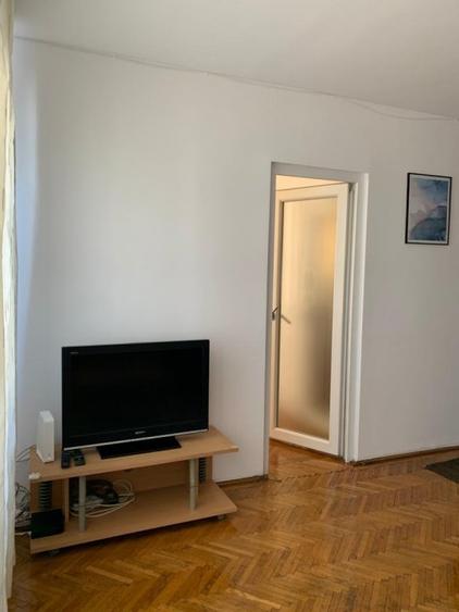 Apartament cu 2 camere semidecomandat, mobilat în Sala Palatului