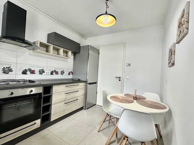 Apartament cu 2 camere decomandat, mobilat în Tractorul