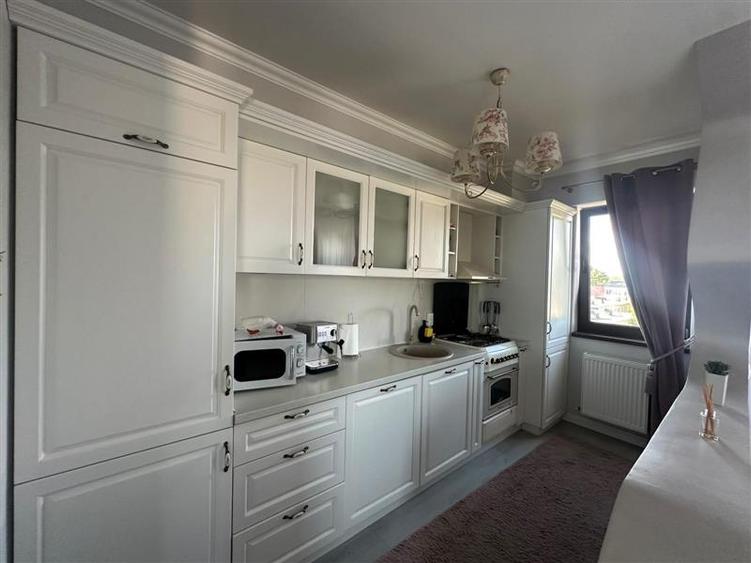 Apartament cu 3 camere decomandat, mobilat în Tătărași