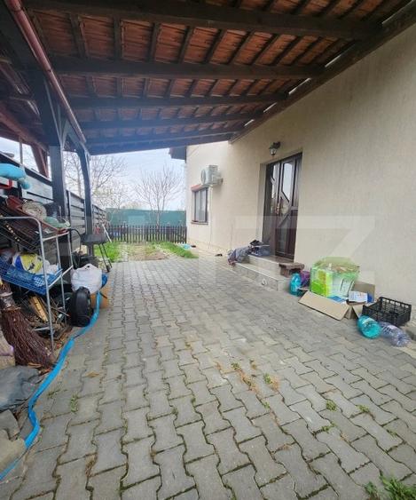Duplex cu 5 camere semidecomandat cu Canalizare în Florești