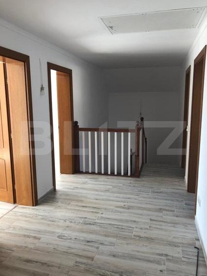 Casă individuală cu 4 camere cu Canalizare în Sânpetru