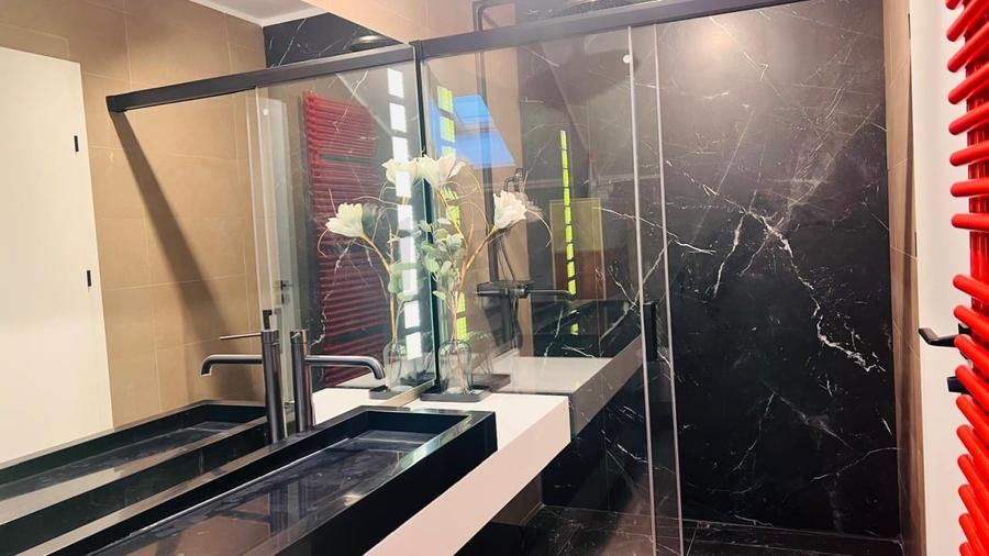 Casă individuală cu 4 camere cu Teren 550 Mp în Central