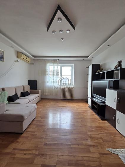 Apartament cu 3 camere semidecomandat în Bălcescu