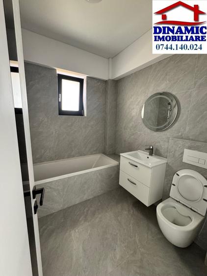 Apartament cu 3 camere semidecomandat în Calea Romanului