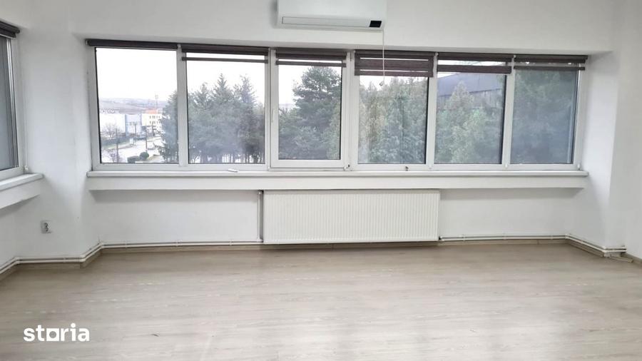 Apartament cu 3 camere în Est