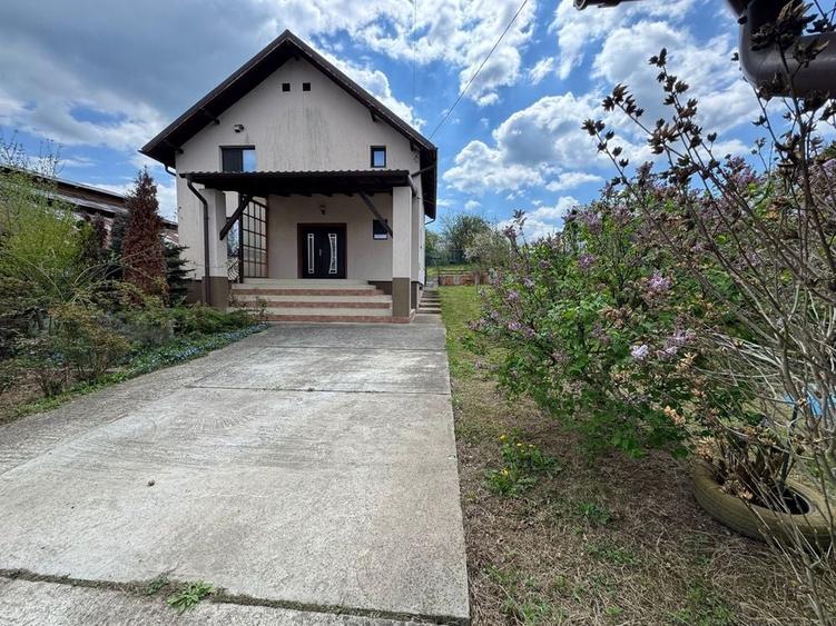 Casă cu 4 camere în Nisipoasa