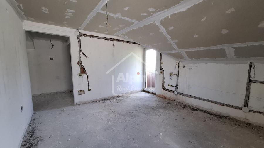 Duplex cu 4 camere cu Canalizare în Cărpiniș