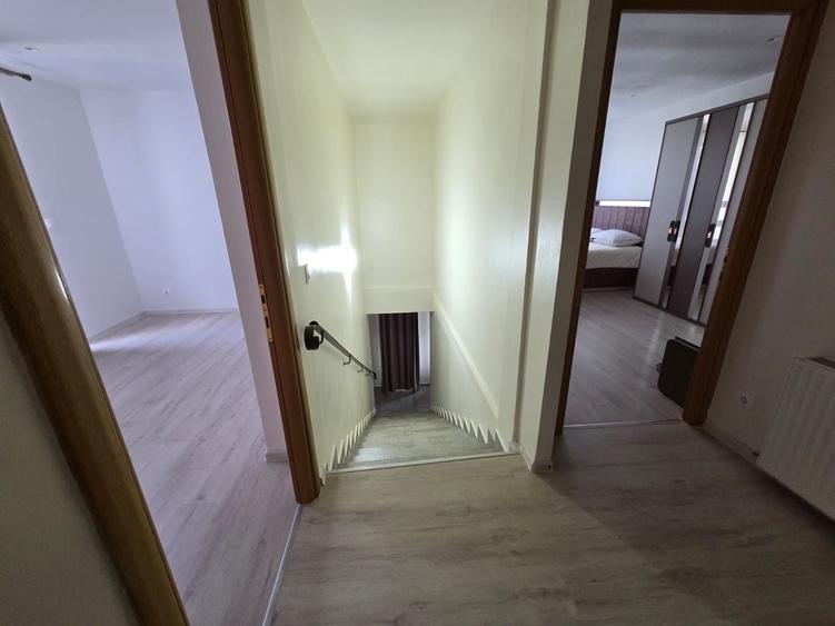 Casă individuală cu 4 camere cu Canalizare în Tunari