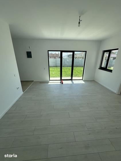 Casă cu 3 camere cu Teren 450 Mp în Central