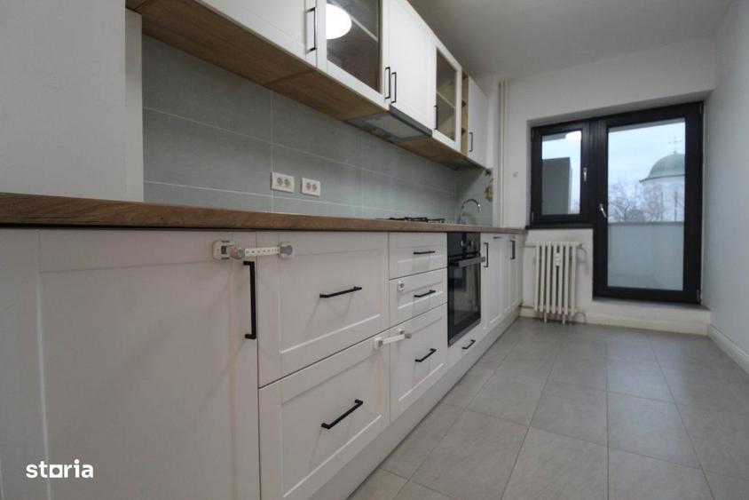 Apartament cu 3 camere decomandat, mobilat în Văcăresti