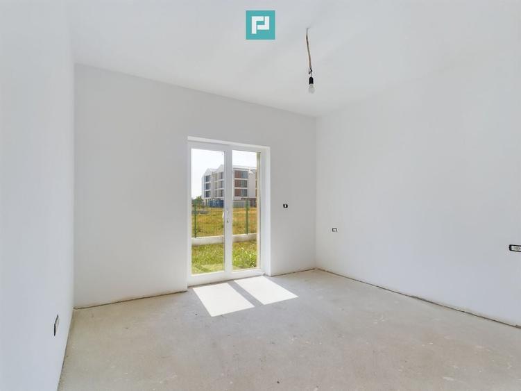 Apartament cu 3 camere semidecomandat în Torontalului