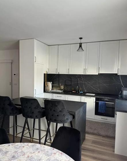 Apartament cu 3 camere semidecomandat în Mărăști
