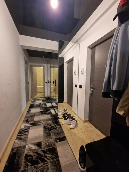 Apartament cu 3 camere decomandat în Palazu Mare