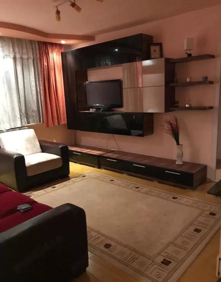 Apartament cu 2 camere semidecomandat, mobilat în Far