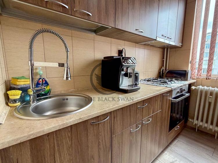 Apartament cu 3 camere semidecomandat în Cina