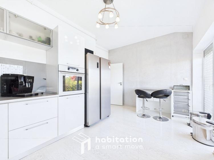 Apartament cu 3 camere decomandat, mobilat în Lipovei