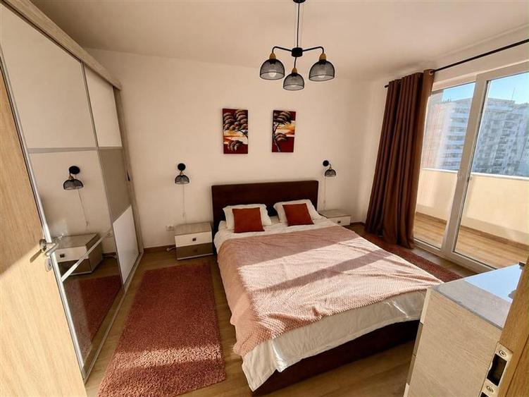 Apartament cu 2 camere decomandat în Tractorul